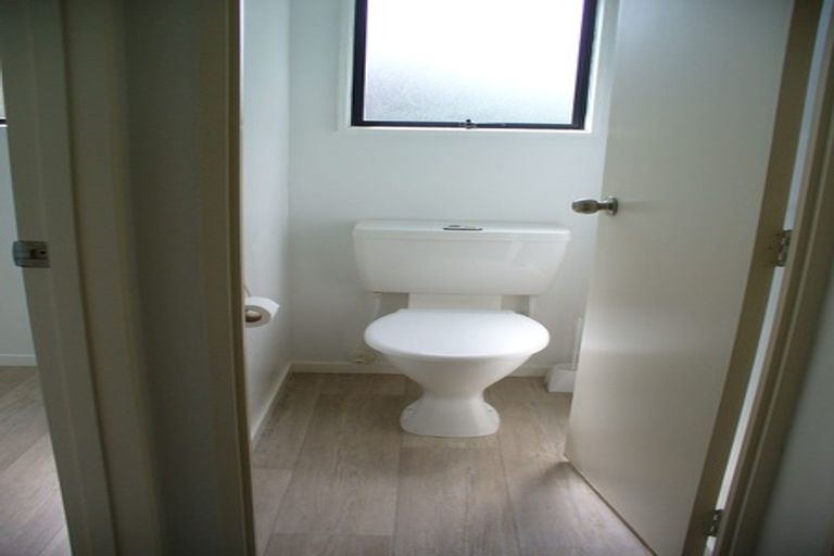 Photo of property in 99 West Harbour Drive, West Harbour, Auckland, 0618