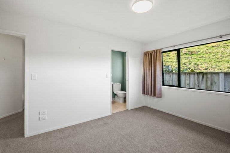 Photo of property in 11 Heta Road, Highlands Park, New Plymouth, 4312