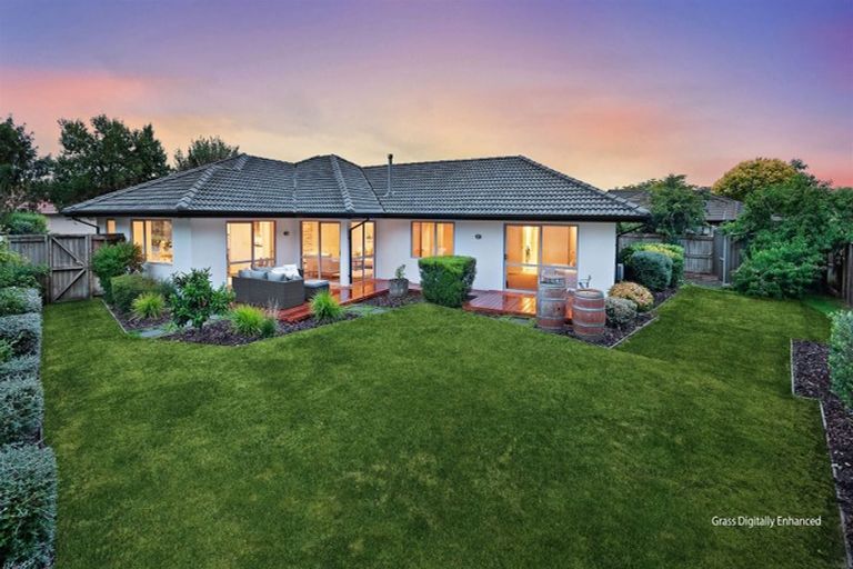 Photo of property in 11 Amoka Crescent, Parklands, Christchurch, 8083
