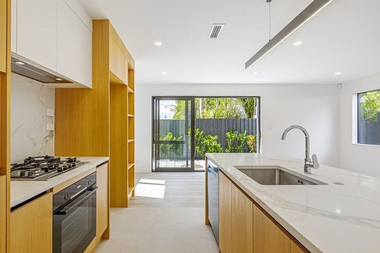 Photo of property in 71c Seaview Road, Castor Bay, Auckland, 0620