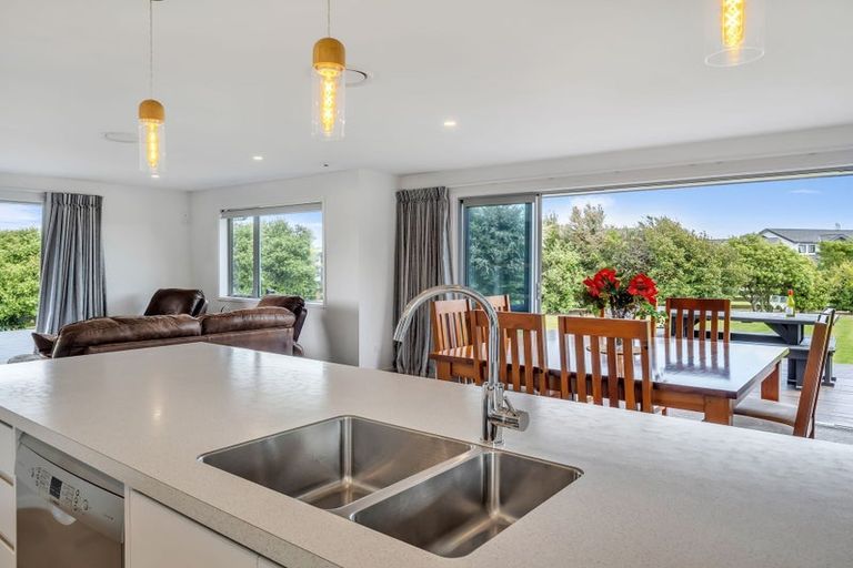 Photo of property in 17 Westwood Drive, Aokautere, Palmerston North, 4471