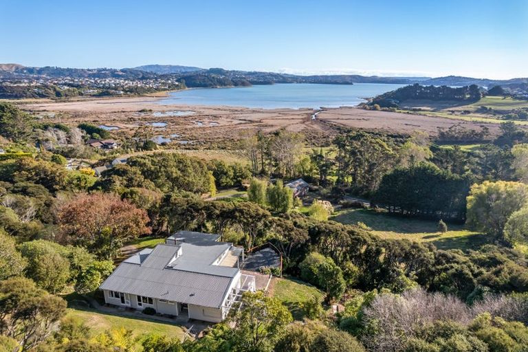 Photo of property in 92 Paekakariki Hill Road, Pauatahanui, Porirua, 5381