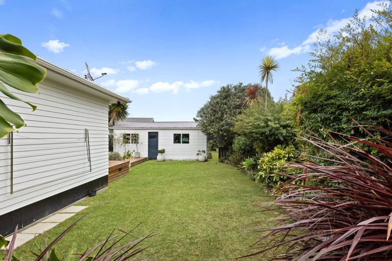 Photo of property in 11 Brennan Avenue, Te Atatu Peninsula, Auckland, 0610