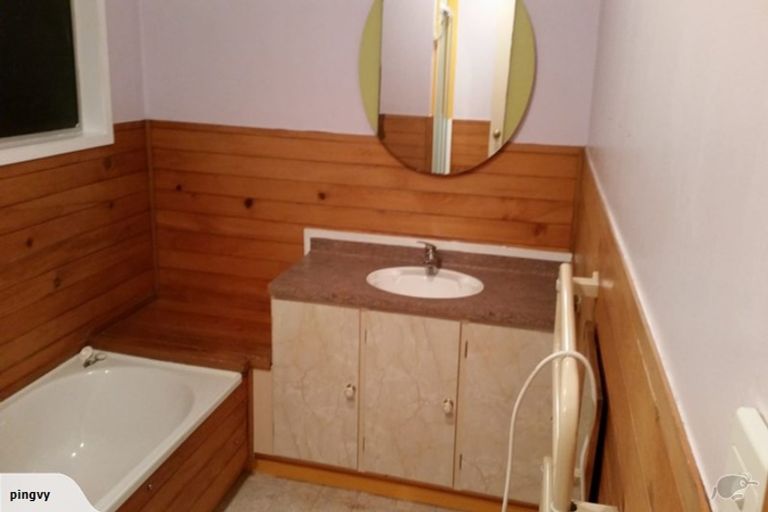 Photo of property in 2/35 Seabrook Avenue, New Lynn, Auckland, 0600