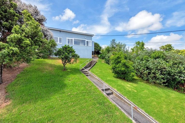 Photo of property in 15 Awaroa Road, Helensville, 0800