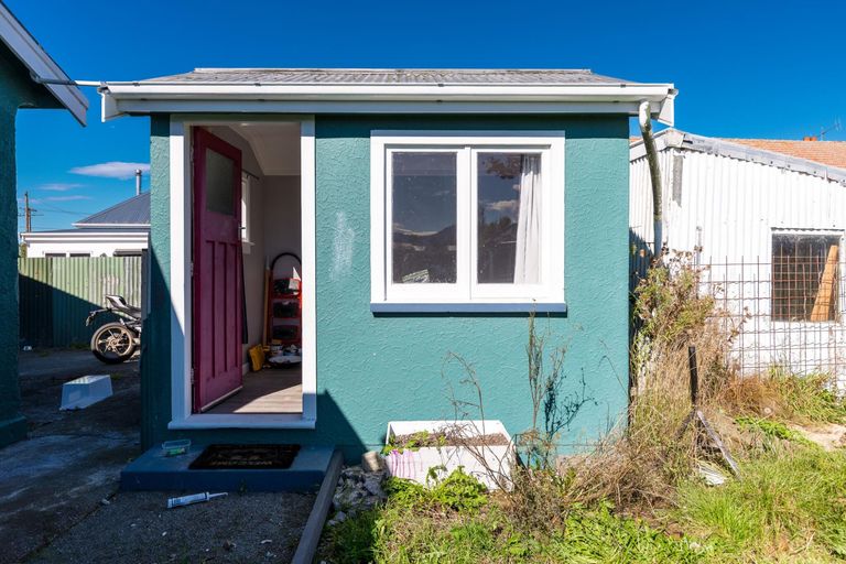 Photo of property in 1 Maude Street, Waimate, 7924