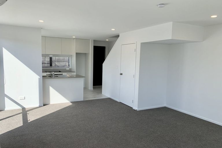 Photo of property in 1/3 Fairdale Place, Birkdale, Auckland, 0626