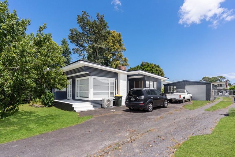 Photo of property in 11 Ranui Station Road, Ranui, Auckland, 0612