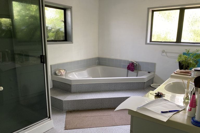 Photo of property in 1/7 Colmar Road, Mellons Bay, Auckland, 2014