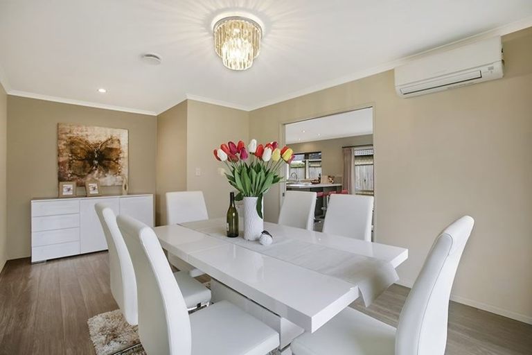 Photo of property in 15 Monash Place, Flat Bush, Auckland, 2016