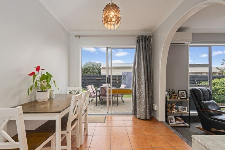 Photo of property in 24 Chadwick Place, Highbury, Palmerston North, 4412