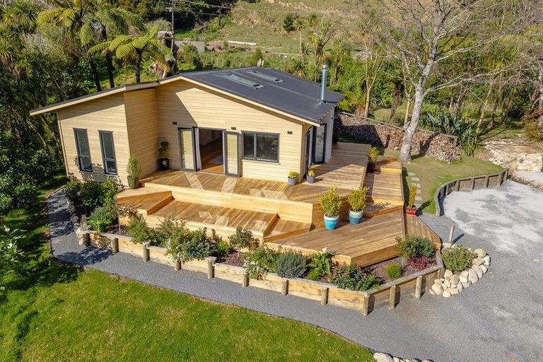 Photo of property in 76 Parenga Road, Hautere, Otaki, 5582