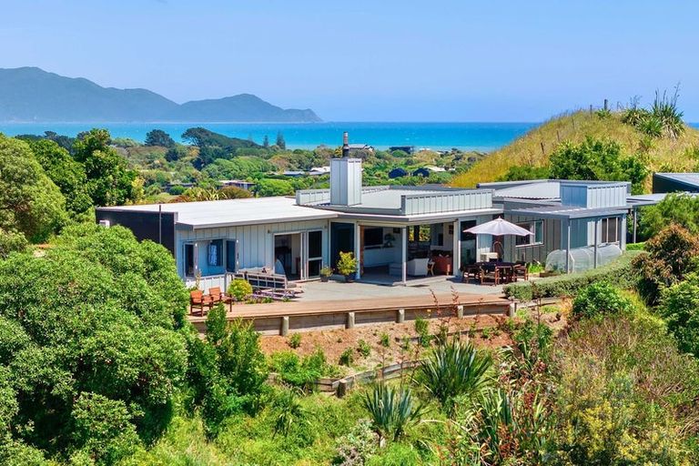 Photo of property in 104 Raukawa Road, Peka Peka, Waikanae, 5391