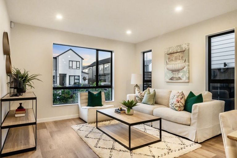 Photo of property in 10 Babos Avenue, Kumeu, 0810