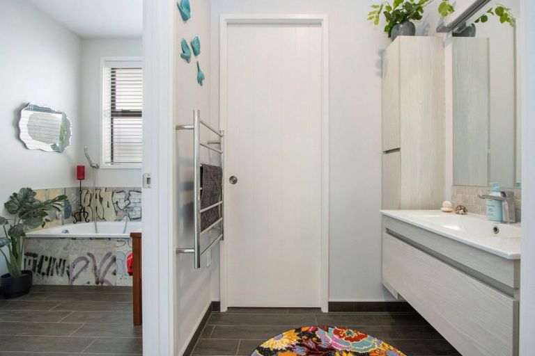 Photo of property in 49 Lakeside Terrace, Omokoroa, 3114