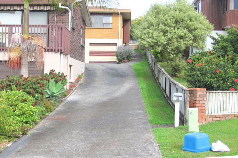 Photo of property in 8a Eagle Place, Red Beach, 0932