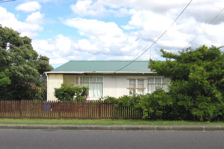 Photo of property in 33 Luckens Road, West Harbour, Auckland, 0618