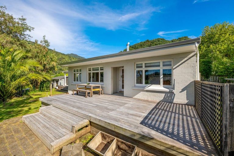 Photo of property in 59 York Street, Picton, 7220