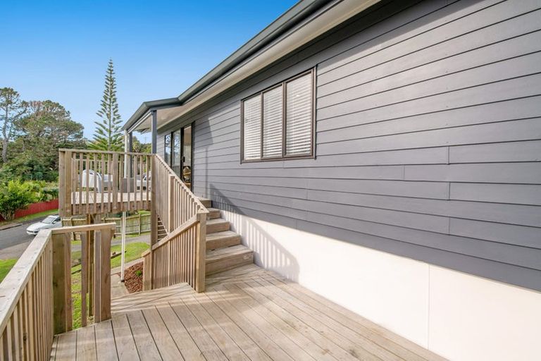 Photo of property in 11 Randal Place, Bayview, Auckland, 0629