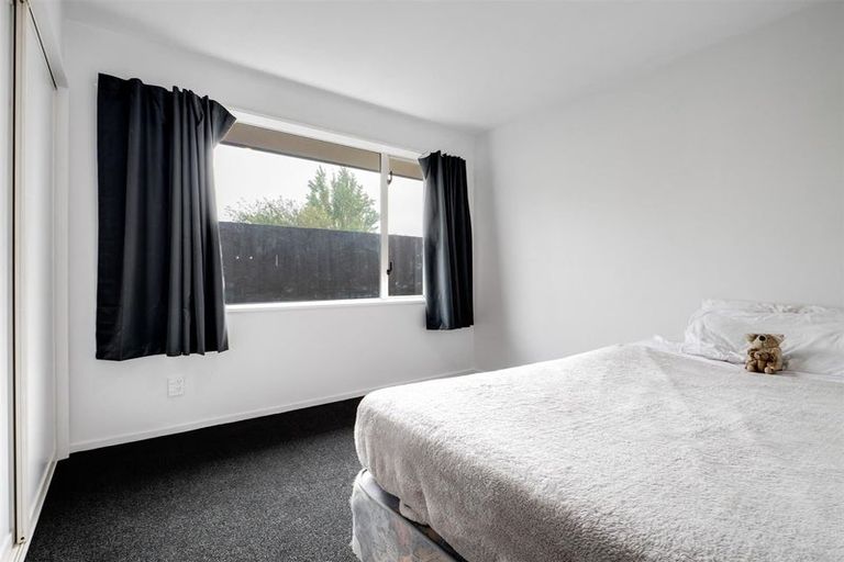 Photo of property in 2/200 Wainoni Road, Avondale, Christchurch, 8061