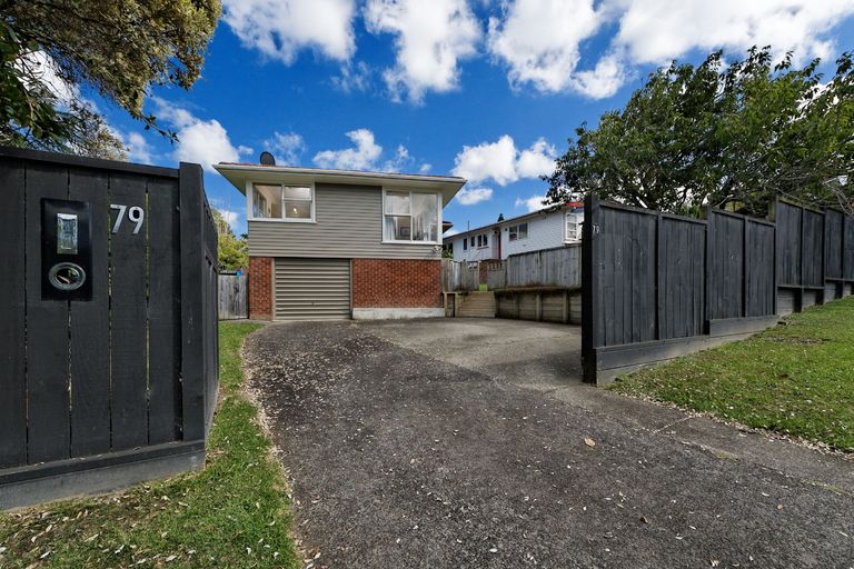 Photo of property in 79 La Rosa Street, Green Bay, Auckland, 0604