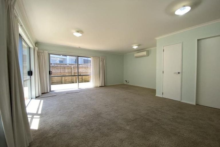 Photo of property in 10 Cresswell Place, Johnsonville, Wellington, 6037