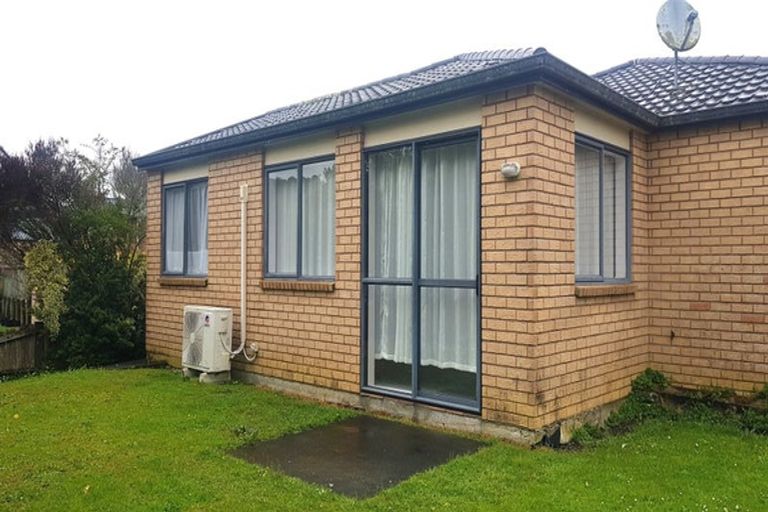Photo of property in 52 Woodbank Drive, Glen Eden, Auckland, 0602