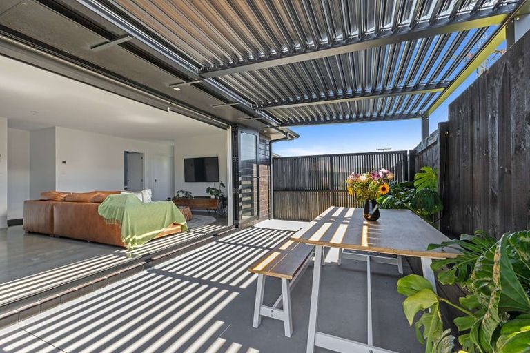 Photo of property in 1 Rehua Place, Waiwhakaiho, New Plymouth, 4312