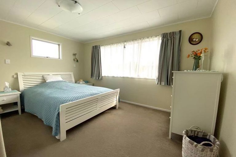 Photo of property in 59 Lavery Place, Sunnynook, Auckland, 0632