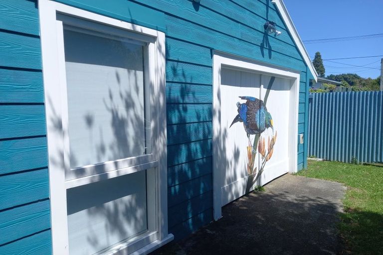 Photo of property in 18 Ngapaki Street, Waikanae Beach, Waikanae, 5036