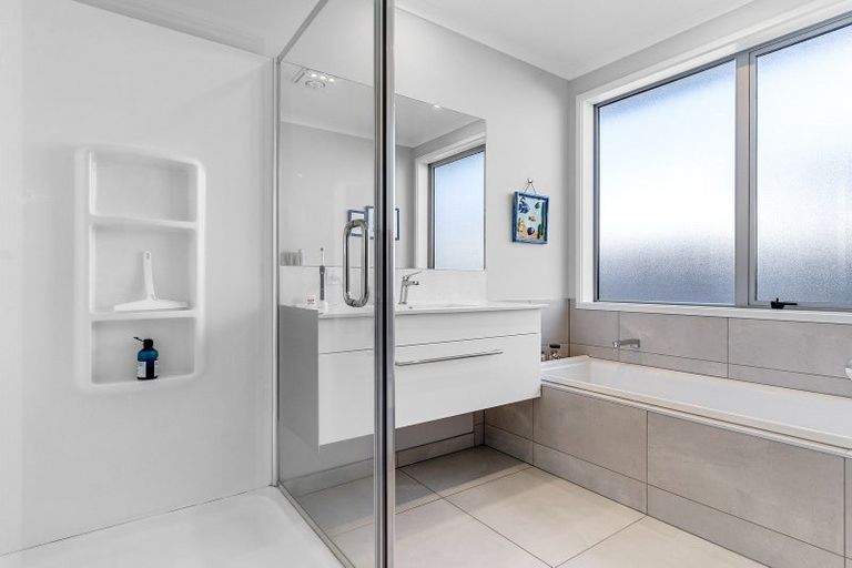 Photo of property in 14 Cassinia Close, Papamoa Beach, Papamoa, 3118