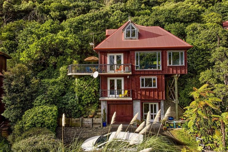 Photo of property in 8d Tawa Street, Eastbourne, Lower Hutt, 5013