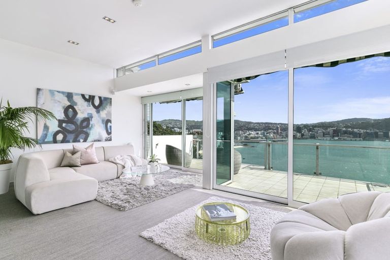 Photo of property in 1/22 The Crescent, Roseneath, Wellington, 6011