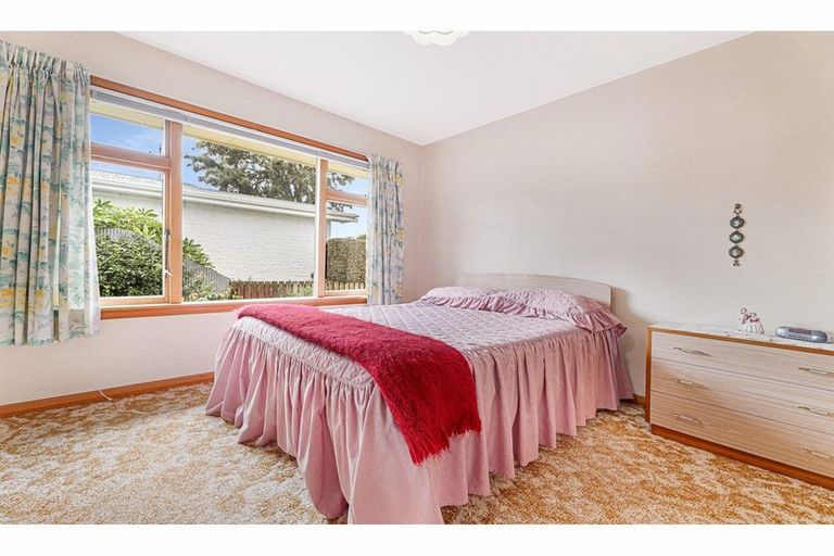 Photo of property in 1 Shaftesbury Street, Avonhead, Christchurch, 8042