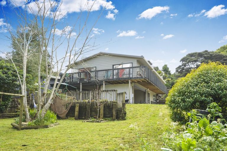 Photo of property in 138 Woodlands Park Road, Titirangi, Auckland, 0604
