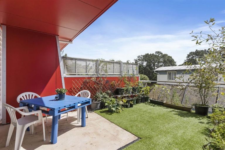 Photo of property in 2c/20 Ian Marwick Place, Birkenhead, Auckland, 0626