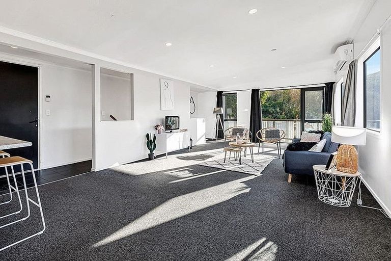 Photo of property in 2/4 Puaha Street, Takapuwahia, Porirua, 5022