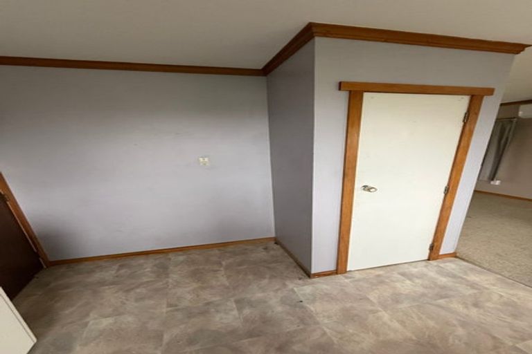 Photo of property in 2/521 Glenfield Road, Glenfield, Auckland, 0629