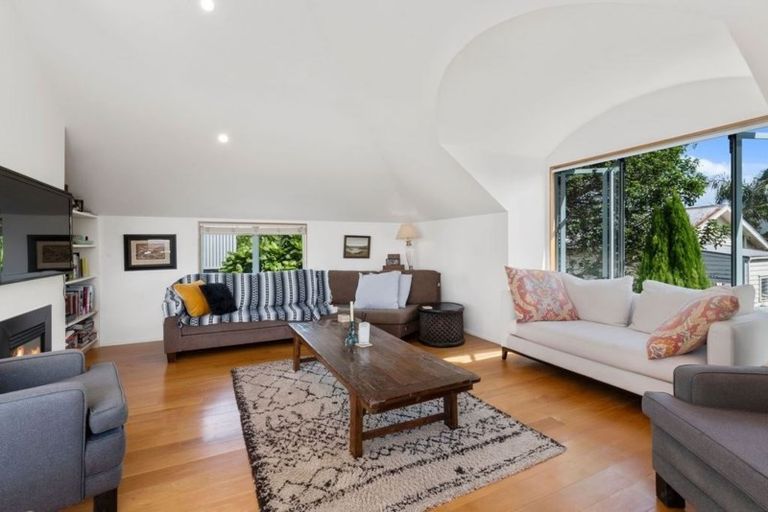 Photo of property in 1/2 Milton Road, Northcote Point, Auckland, 0627