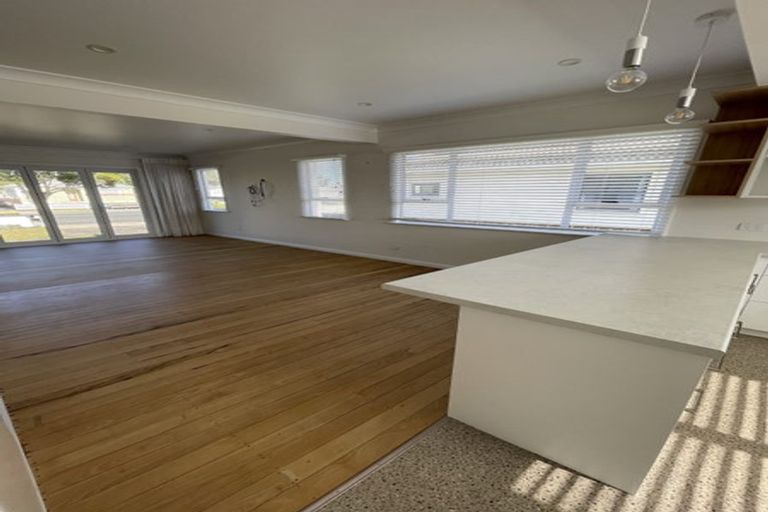 Photo of property in 25 Waimea Street, Westown, New Plymouth, 4310