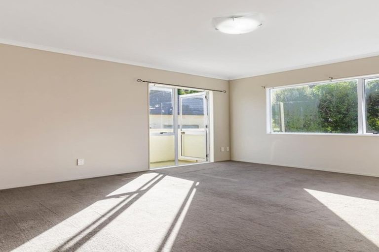 Photo of property in 8 Thornbill Rise, Unsworth Heights, Auckland, 0632