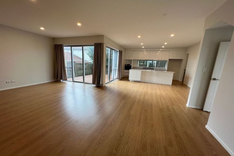 Photo of property in 812b East Coast Road, Oteha, Auckland, 0630