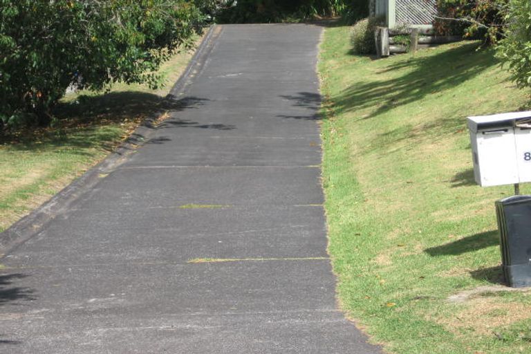 Photo of property in 1/8 Glenvale Place, Totara Vale, Auckland, 0629