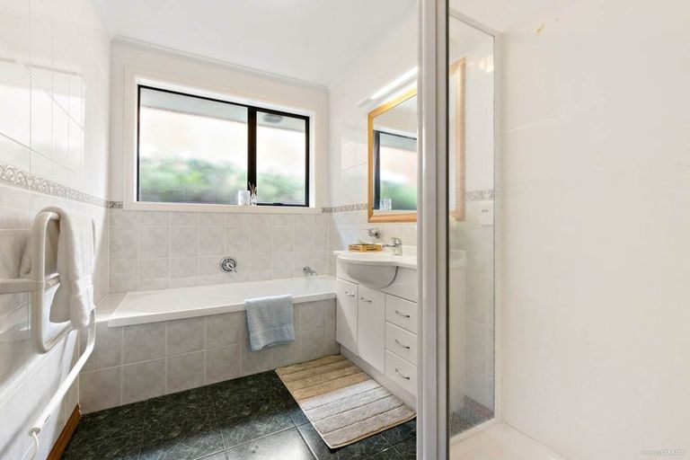 Photo of property in 63 Mt Lebanon Crescent, The Gardens, Auckland, 2105