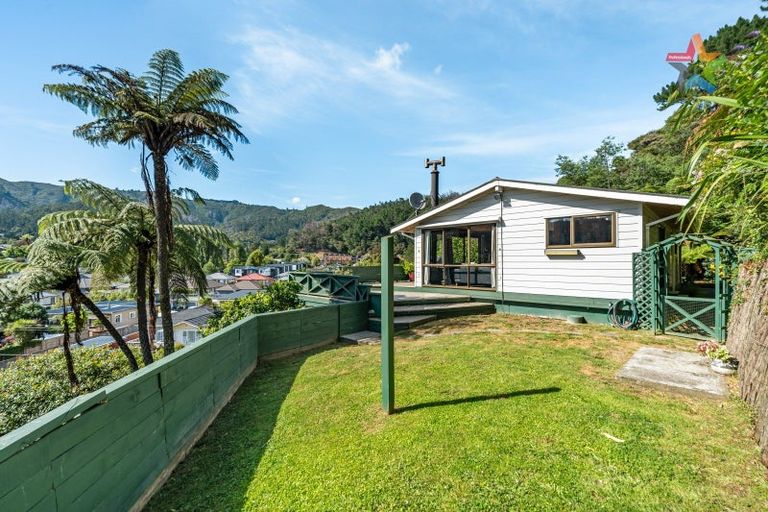 Photo of property in 30 Korau Grove, Stokes Valley, Lower Hutt, 5019