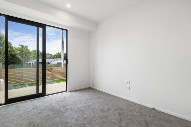 Photo of property in 8/94 Godley Road, Green Bay, Auckland, 0604