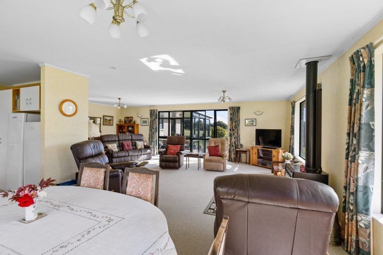 Photo of property in 205-233 Fitzherbert Road East, Aokautere, Palmerston North, 4471