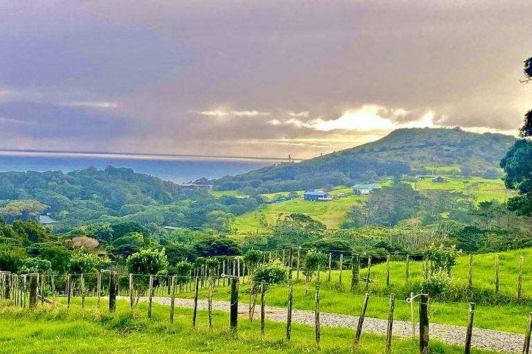 Photo of property in 12 Constable Road, Muriwai, Waimauku, 0881