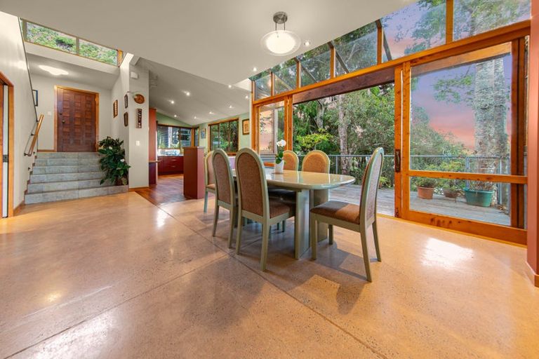 Photo of property in 318 Forest Road, Waiatarua, Auckland, 0612