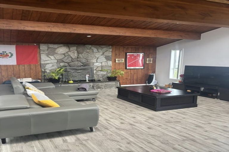 Photo of property in 15 Noeleen Street, Glenfield, Auckland, 0629